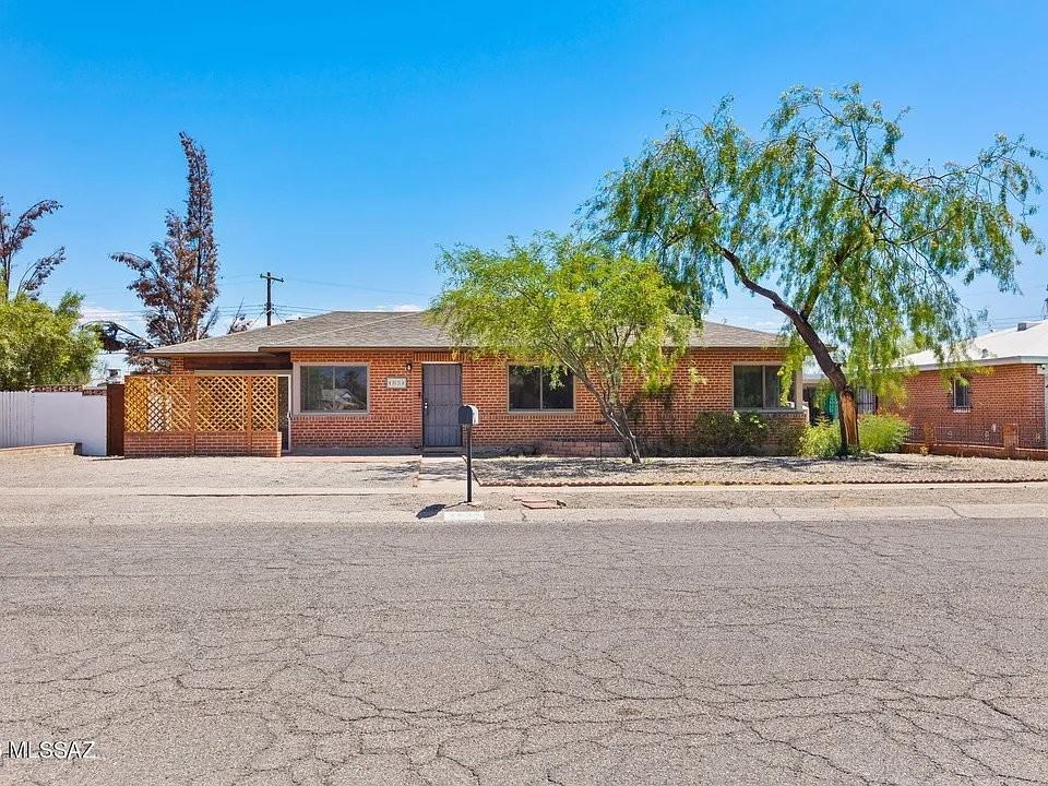 4834 E Cecelia St - Photo 2 of 14