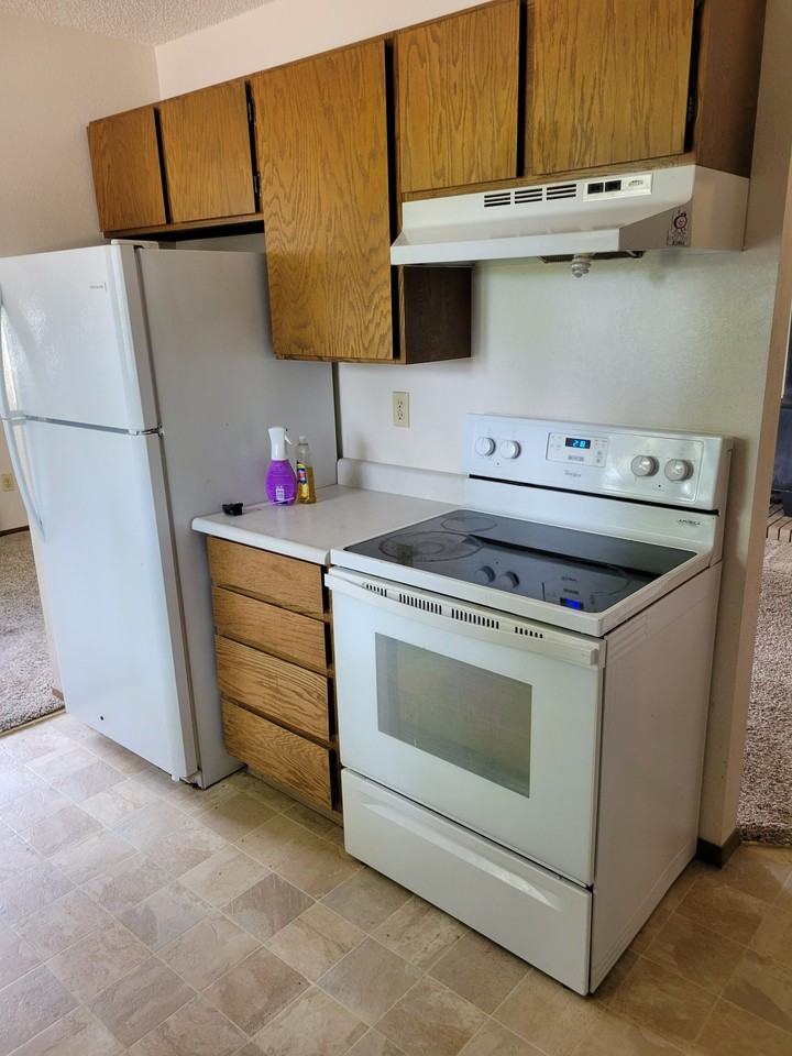 104 E Hotchkiss Ave - Photo 2 of 10
