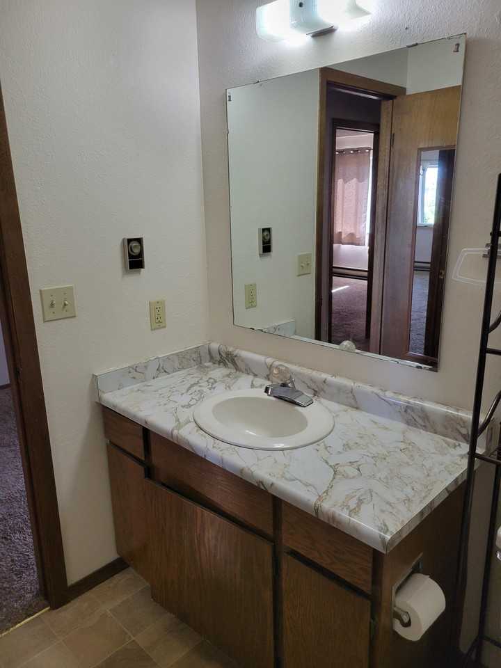 104 E Hotchkiss Ave - Photo 6 of 10
