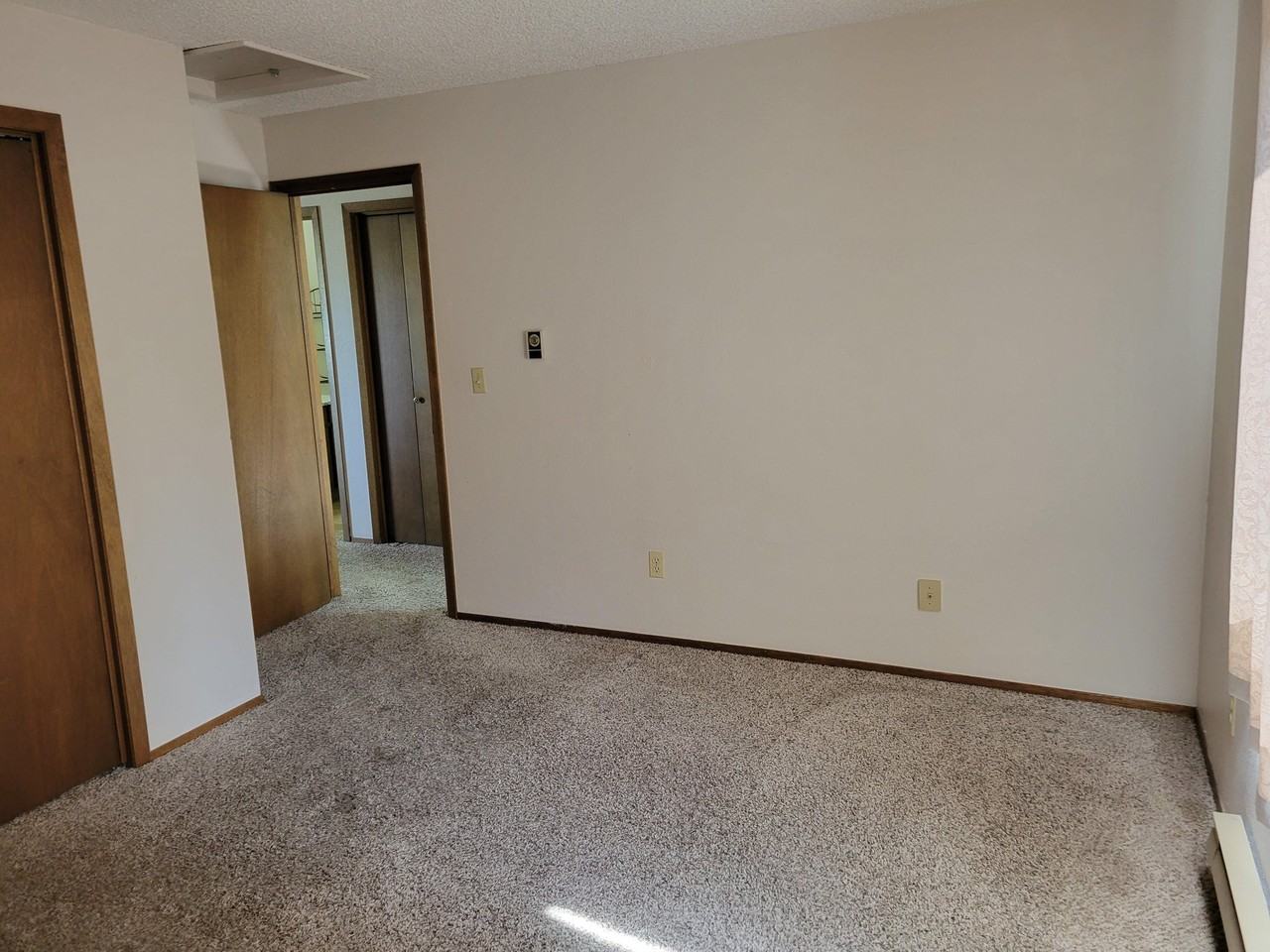 104 E Hotchkiss Ave - Photo 7 of 10