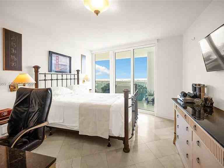 2127 Brickell Ave #3304 - Photo 6 of 20