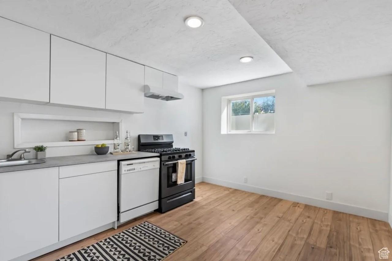 5649 S Bree St - Photo 3 of 5