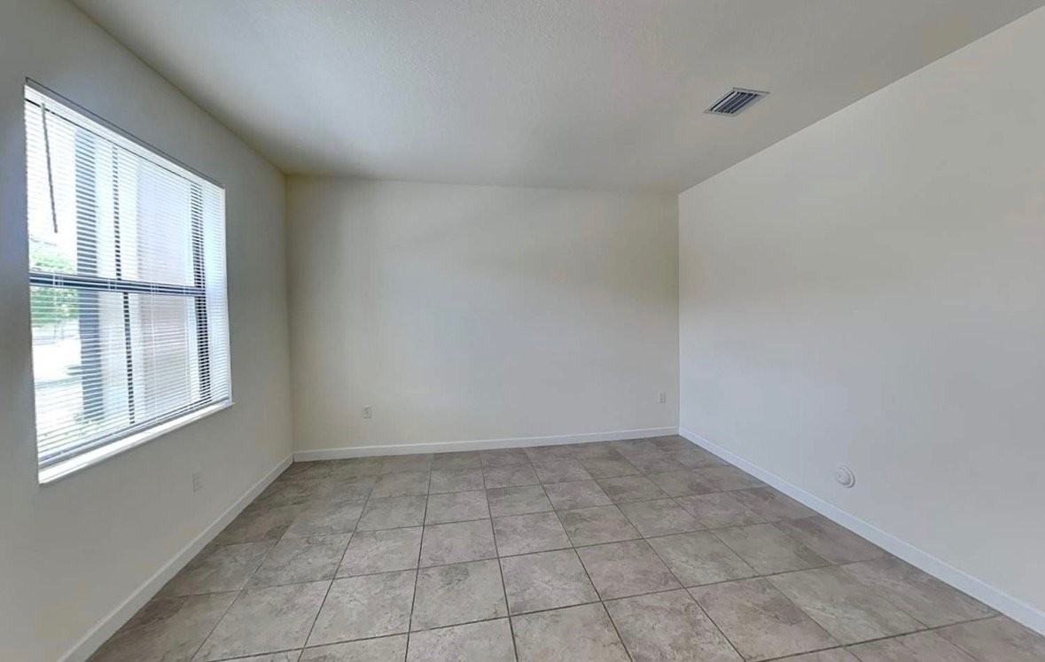 22541 Hickory Hill Sq - Photo 3 of 6