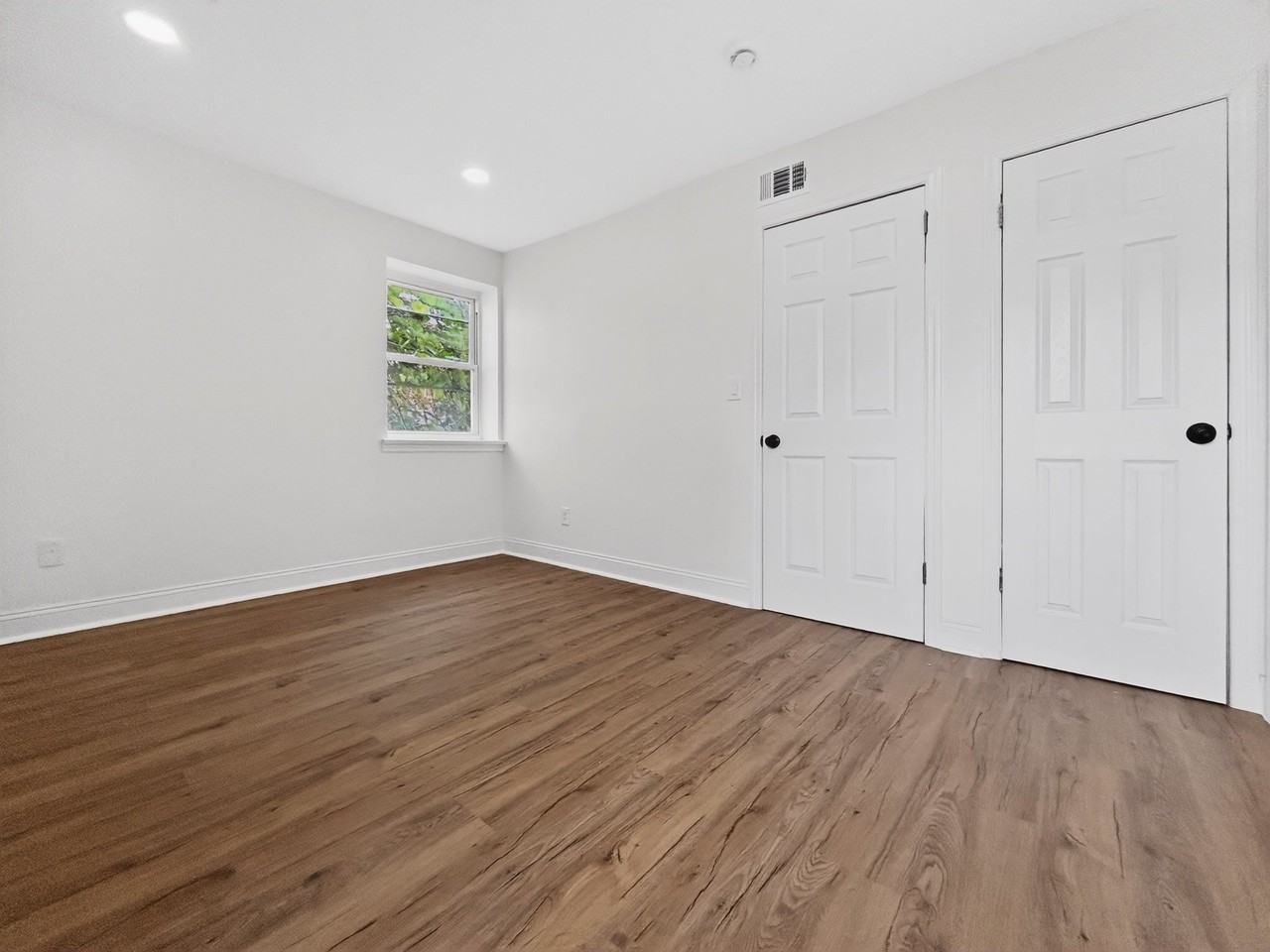 21-25 Willoughby St #B10 - Photo 4 of 10