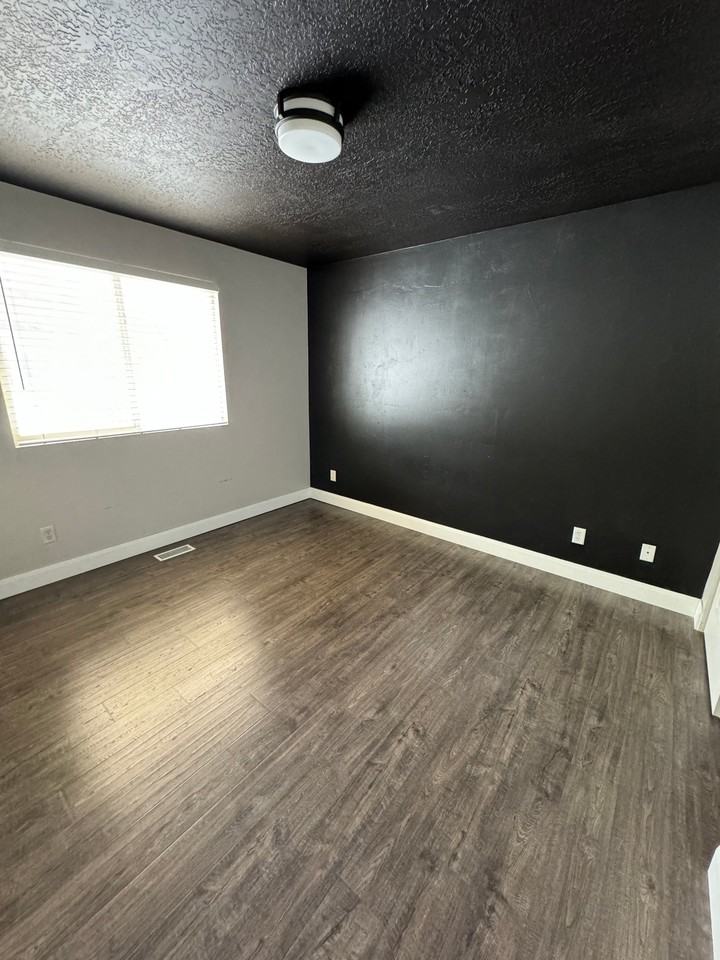 2532 E Hillside Village Ct - Photo 2 of 11