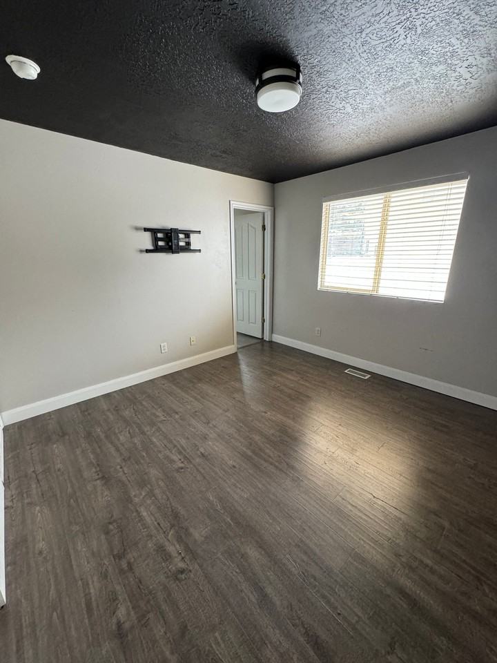 2532 E Hillside Village Ct - Photo 3 of 11