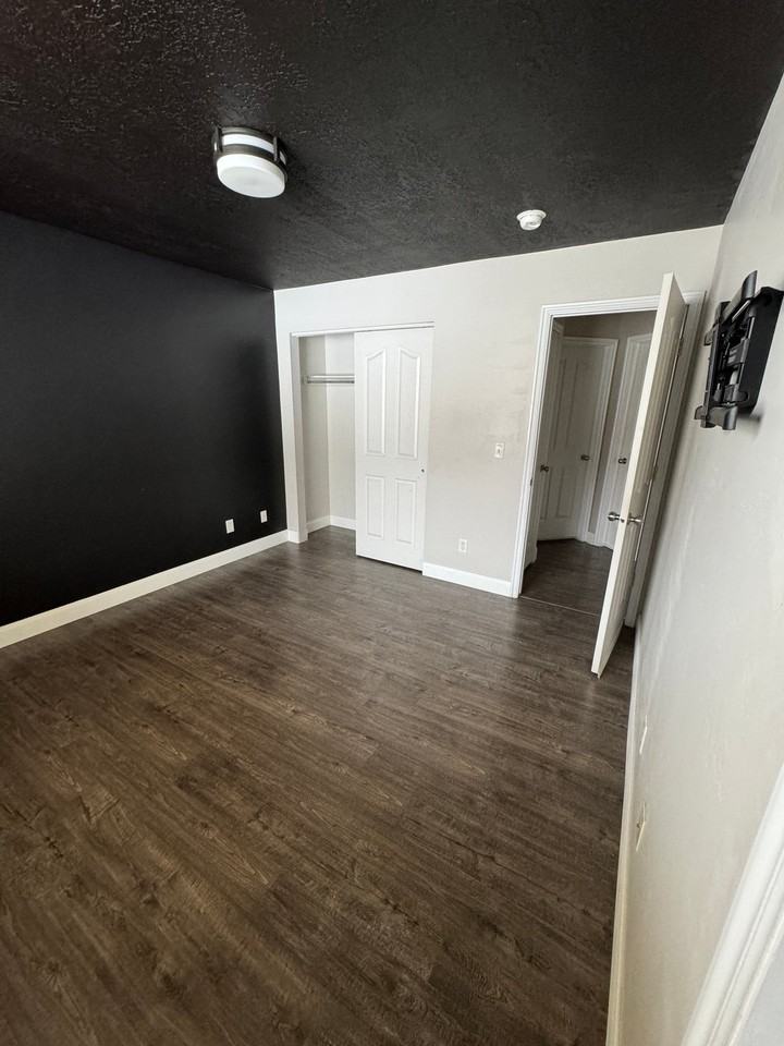 2532 E Hillside Village Ct - Photo 5 of 11