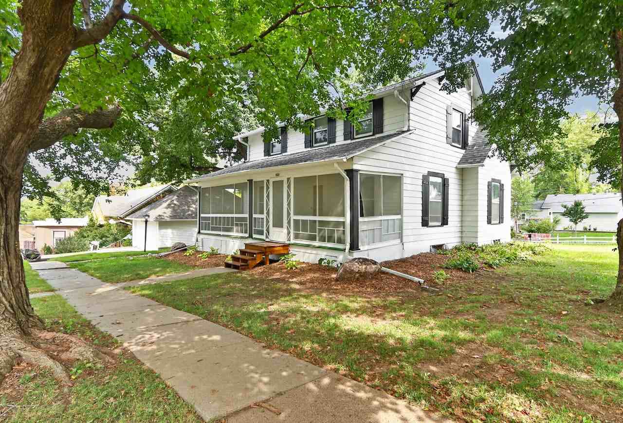 688 9th St - Photo 2 of 20