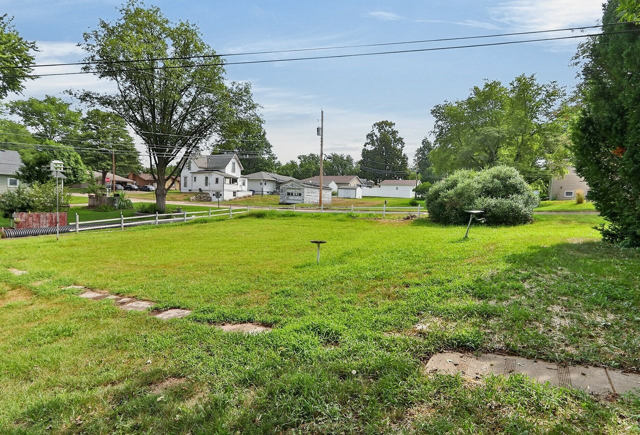 688 9th St - Photo 3 of 20