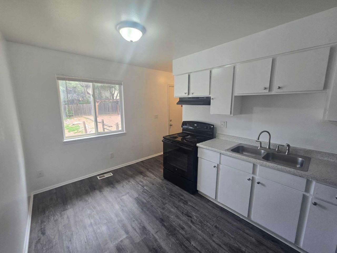 325 S Murray Blvd - Photo 2 of 19