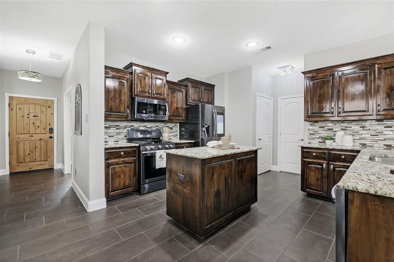 1708 Cole Ln - Photo 4 of 22