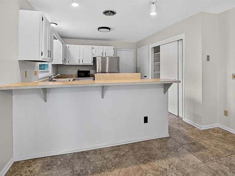6806 Stratford Dr - Photo 2 of 2