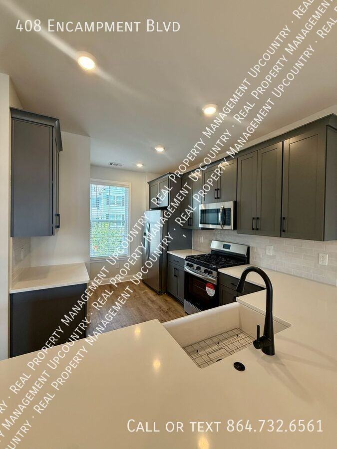 408 Encampment Blvd - Photo 3 of 25