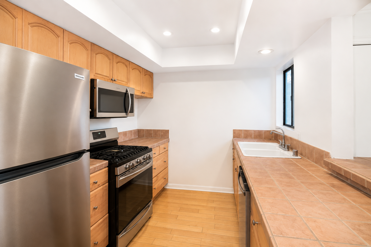7307 Haskell Ave #4 - Photo 5 of 15