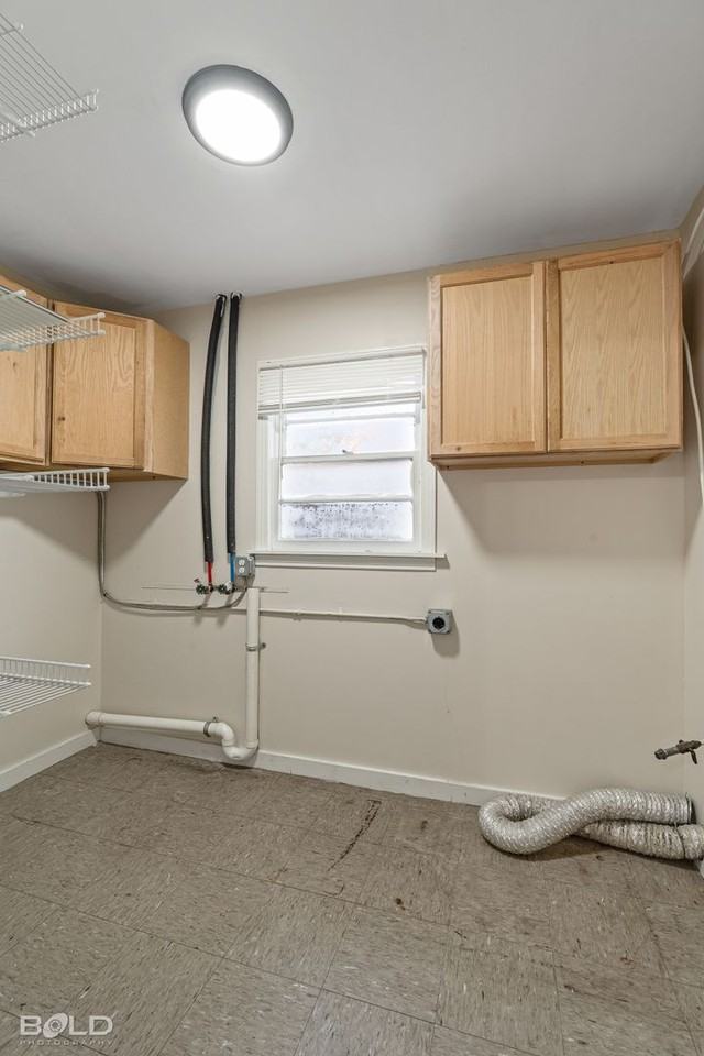 8920 Acacia Ln - Photo 5 of 29