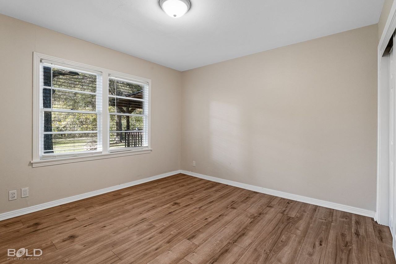 8920 Acacia Ln - Photo 6 of 29