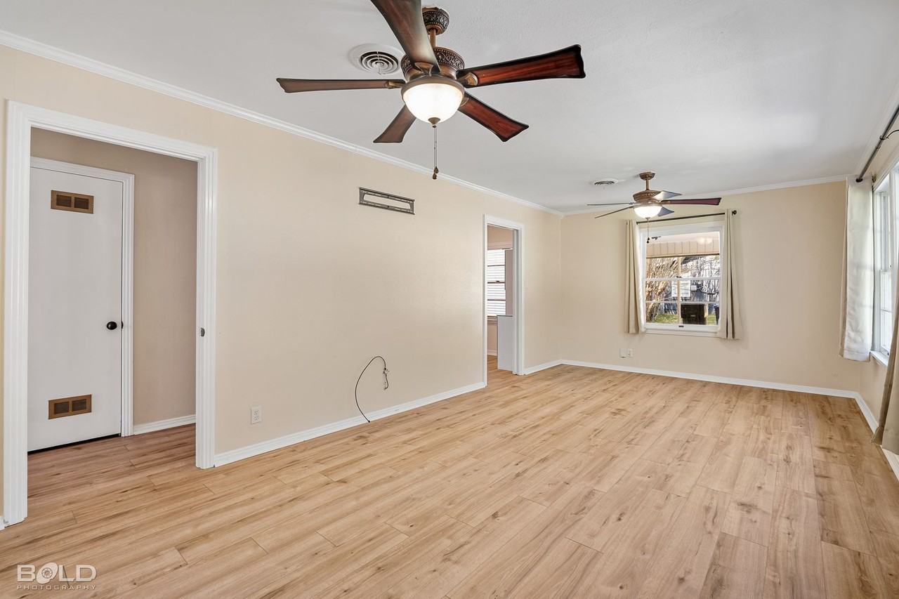 8920 Acacia Ln - Photo 7 of 29