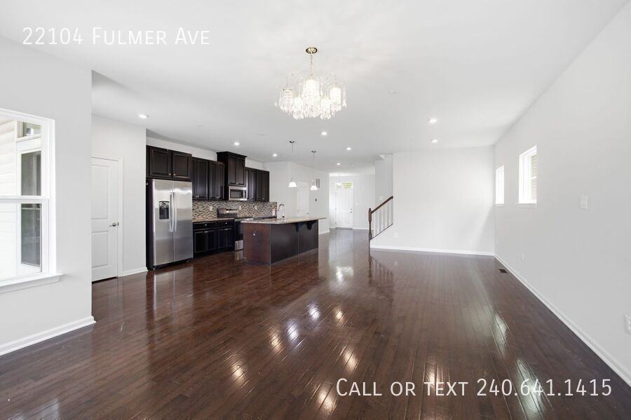 22104 Fulmer Ave - Photo 3 of 32