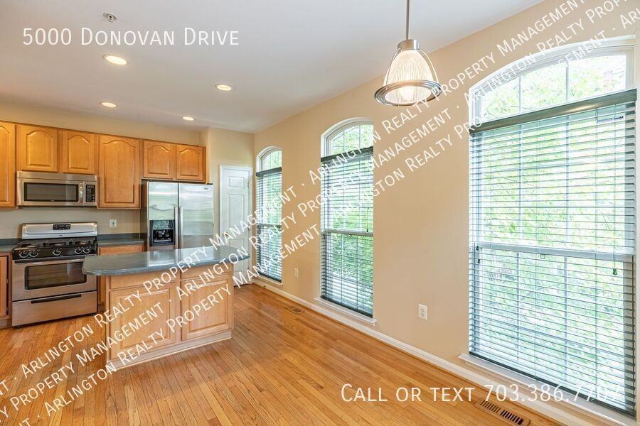5000 Donovan Dr - Photo 4 of 44