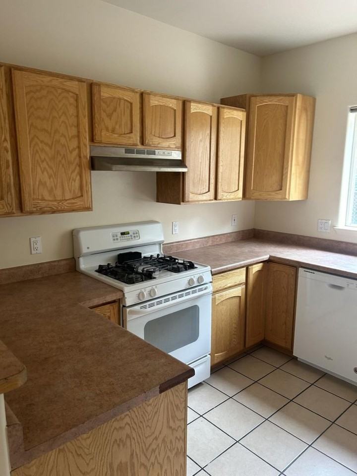 3150 Quasar St - Photo 2 of 17