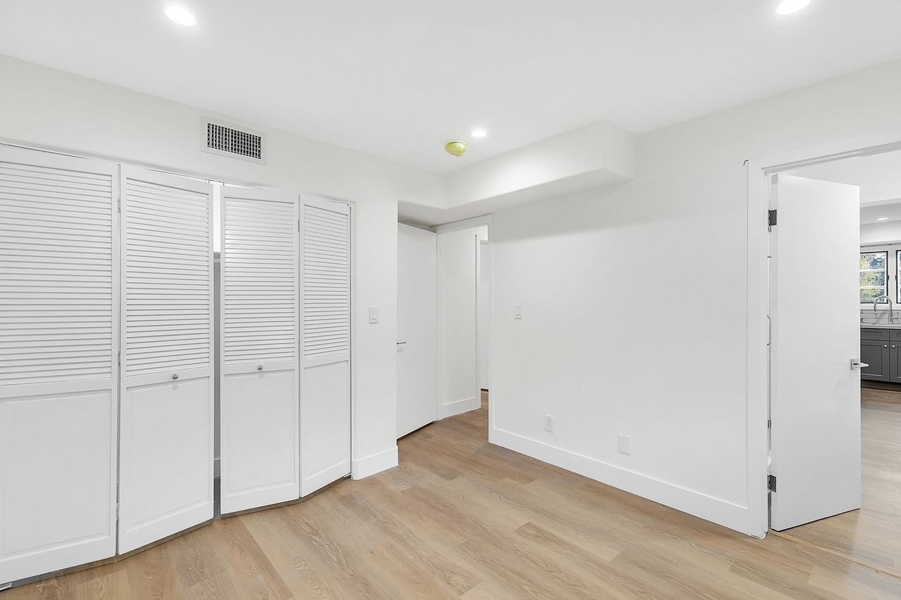 1134 26th St - Photo 6 of 13