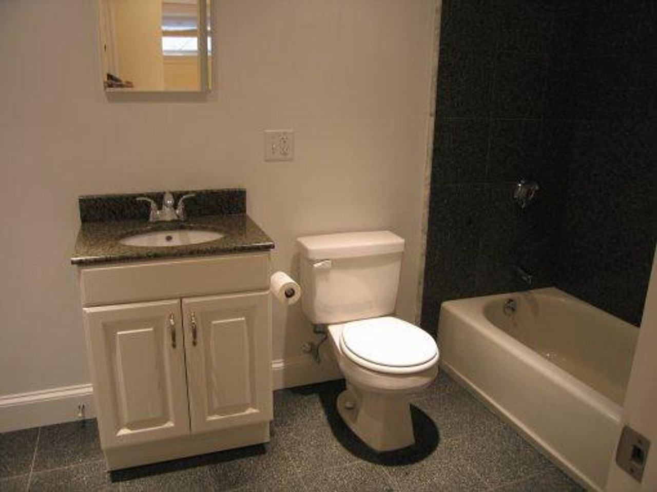 33 Walbridge St - Photo 5 of 8