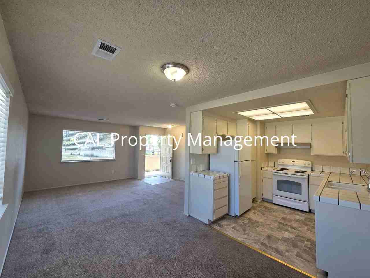 1841 Cherokee Dr - Photo 4 of 15