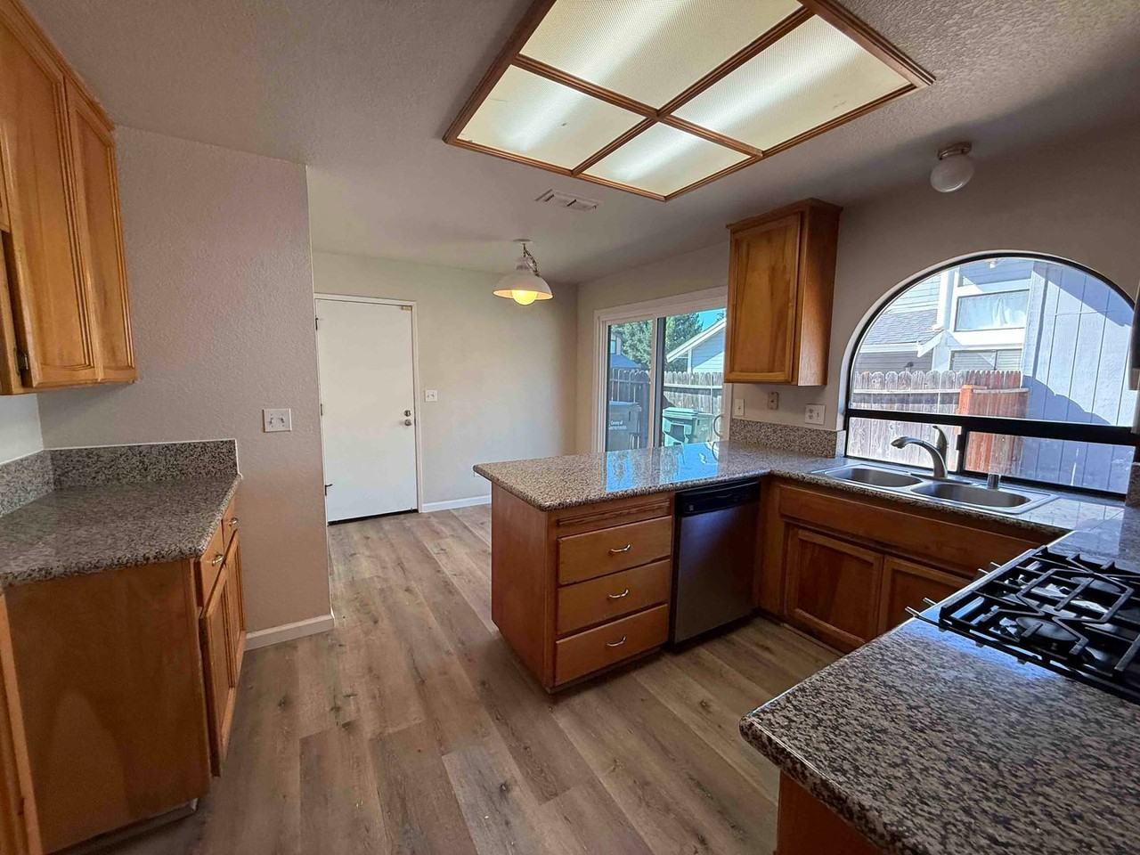 8228 Bluehaven Ct - Photo 2 of 18