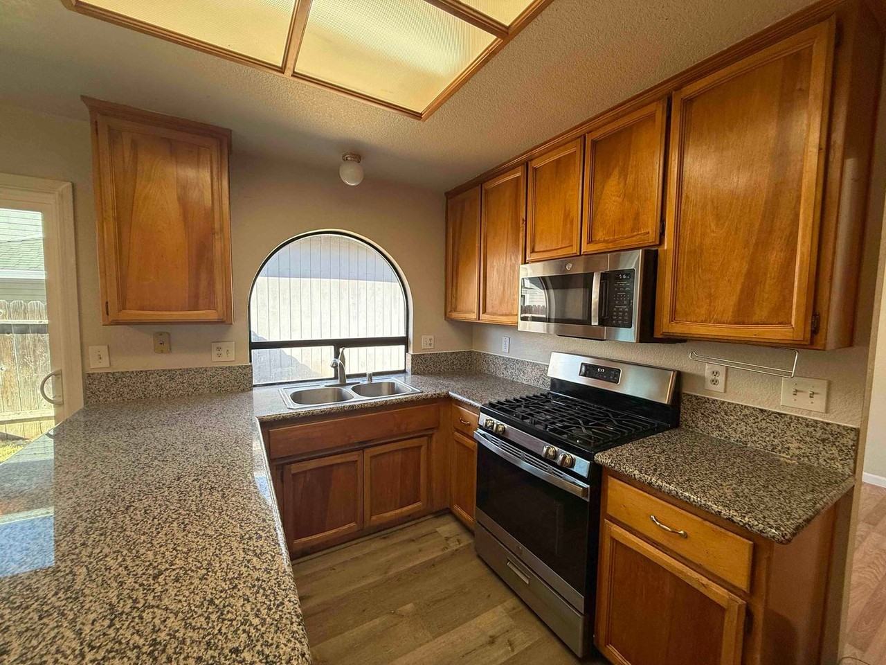 8228 Bluehaven Ct - Photo 4 of 18