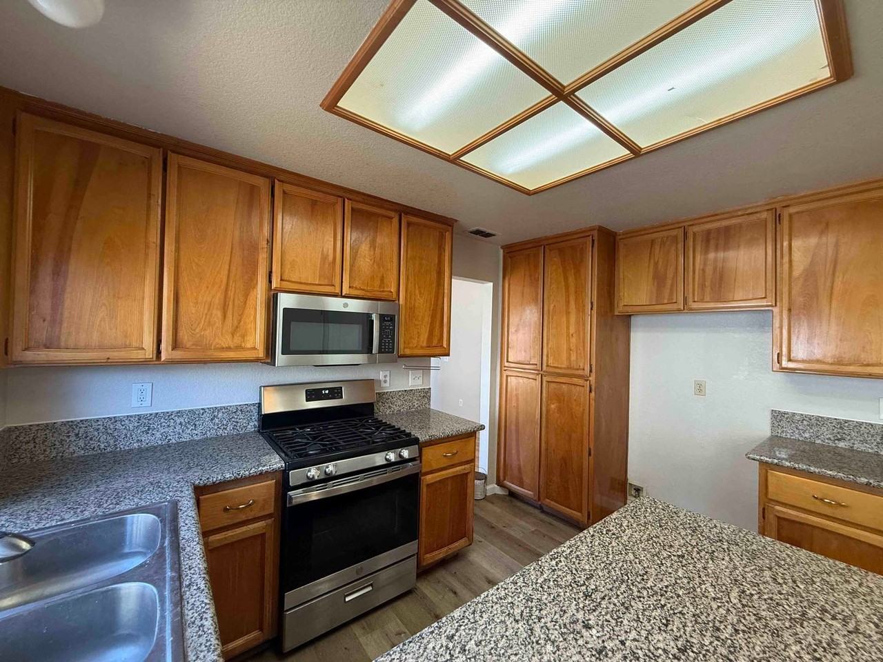 8228 Bluehaven Ct - Photo 5 of 18