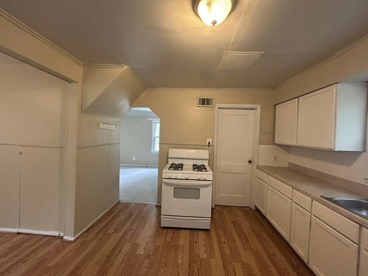 6160 McGuire Street - Photo 5 of 26