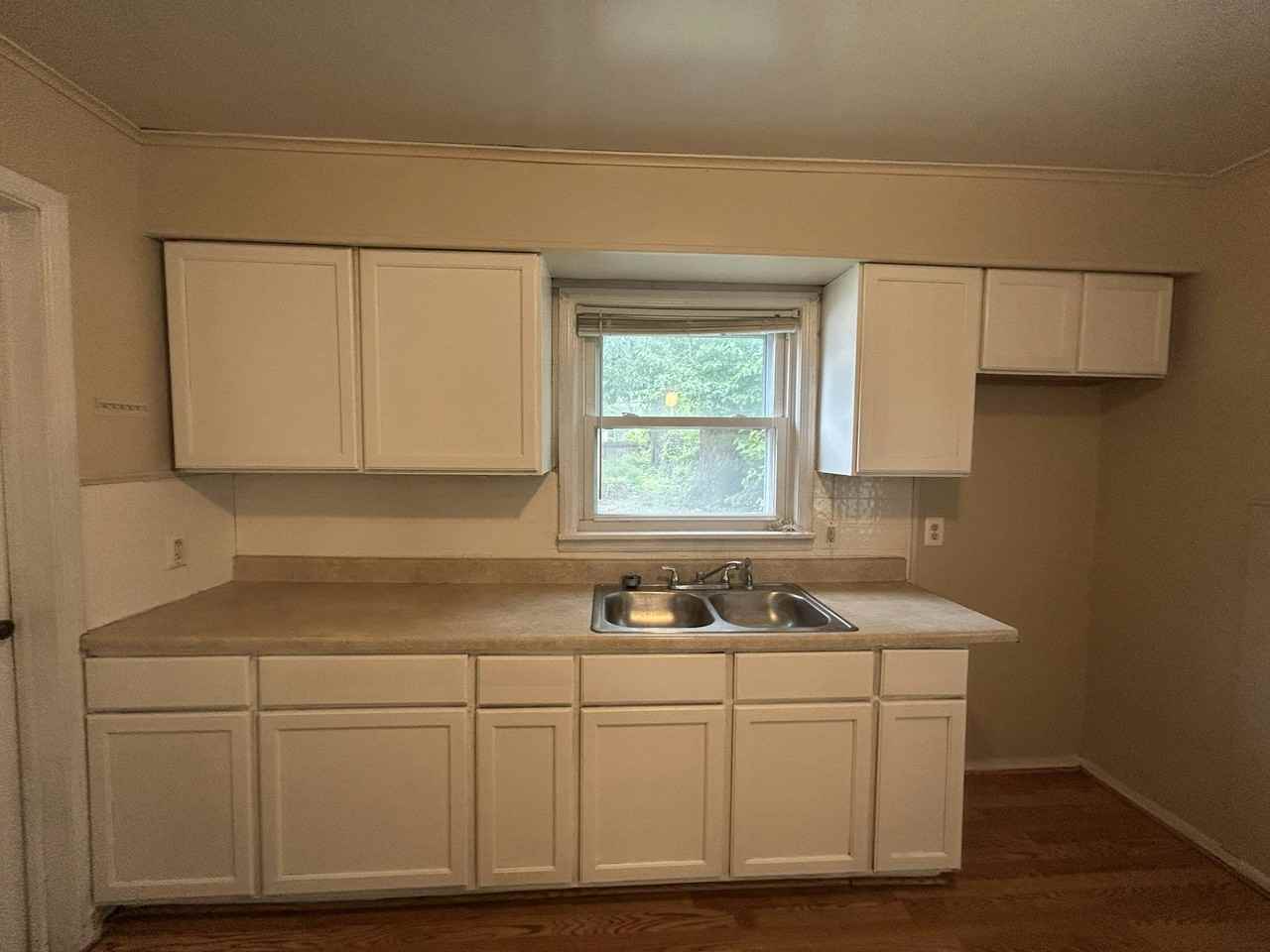 6160 McGuire Street - Photo 6 of 26
