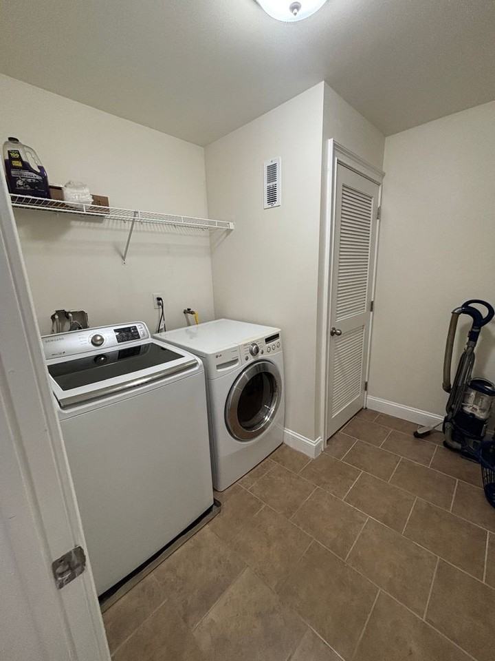 4080 Spring Garden St #2R - Photo 6 of 46