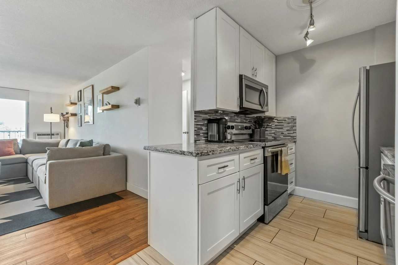 4800 East Hale Parkway - Photo 7 of 43