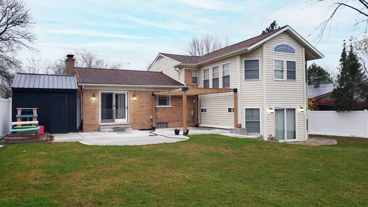 635 Cumberland St #1 - Photo 3 of 35