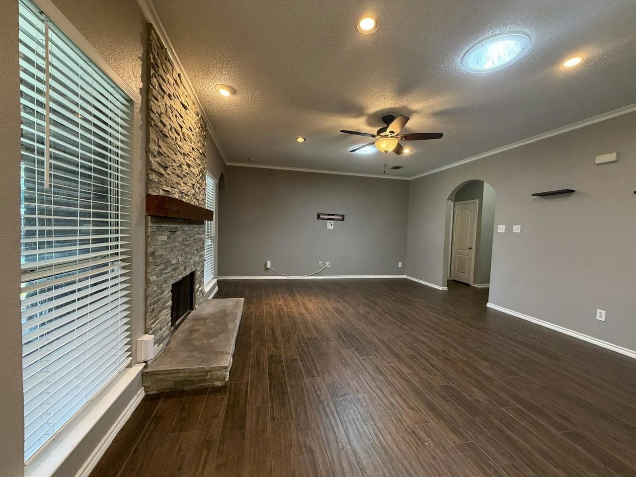 116 Enchanted Forest Dr - Photo 2 of 20