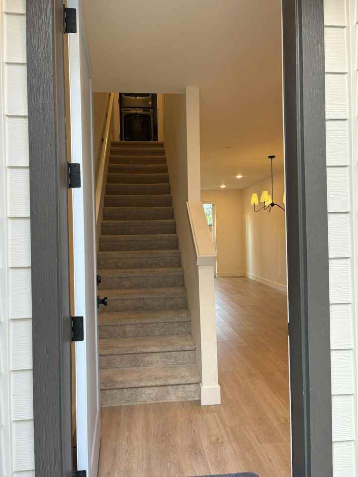 6657 N Fessenden St - Photo 3 of 40