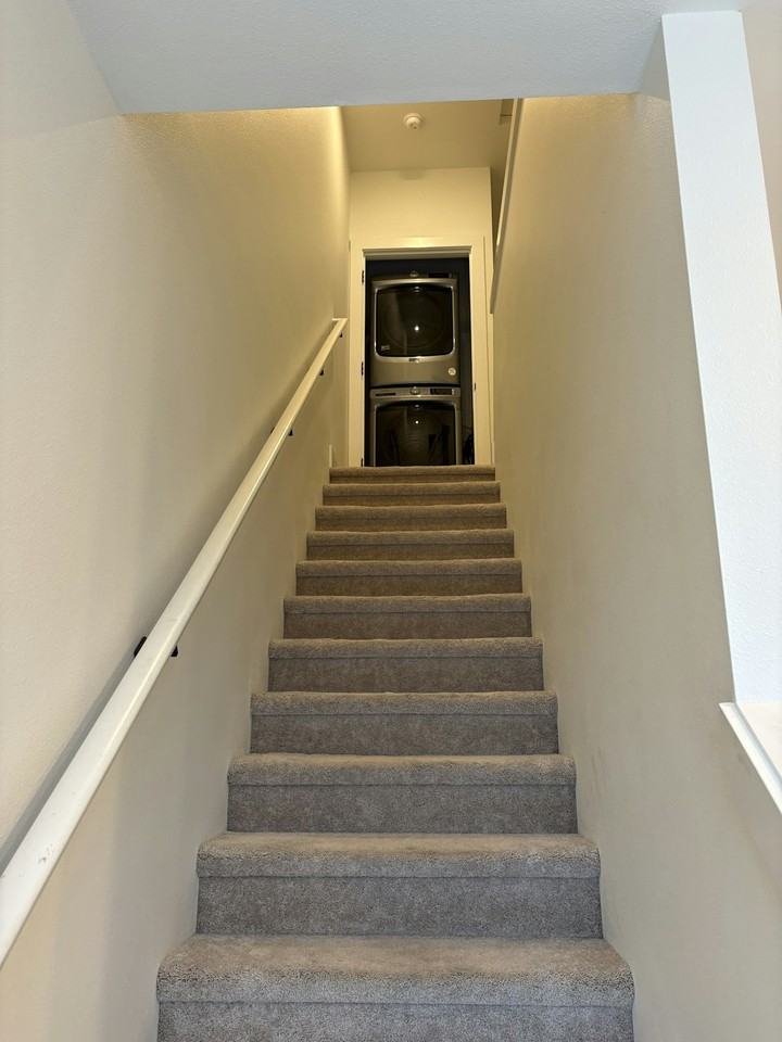 6657 N Fessenden St - Photo 4 of 40