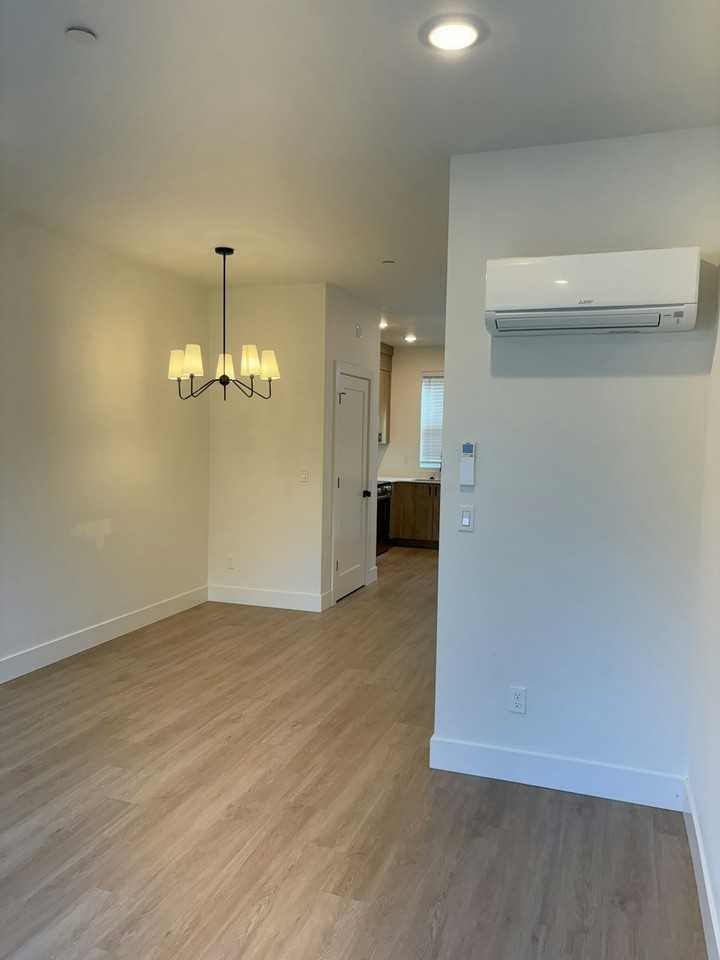 6657 N Fessenden St, Unit 19 - Photo 5 of 15