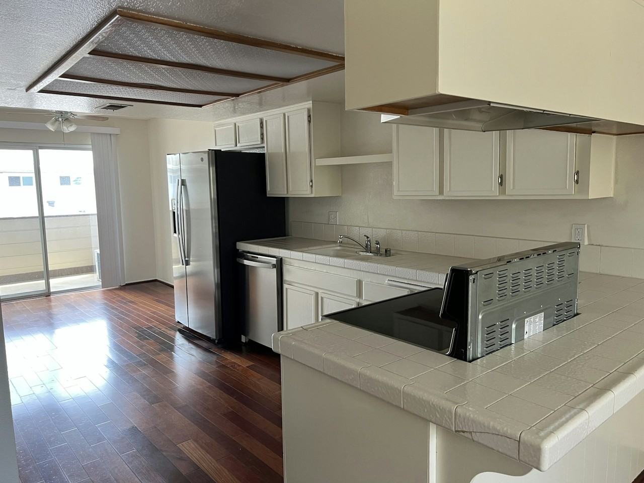 569 E Street - Photo 3 of 13