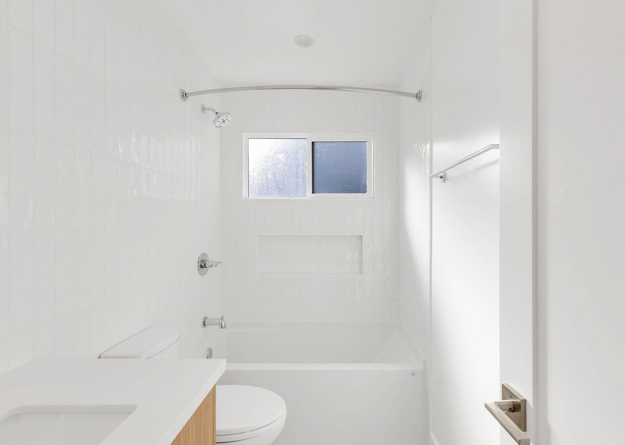 8355 Blackburn Ave - Photo 7 of 16