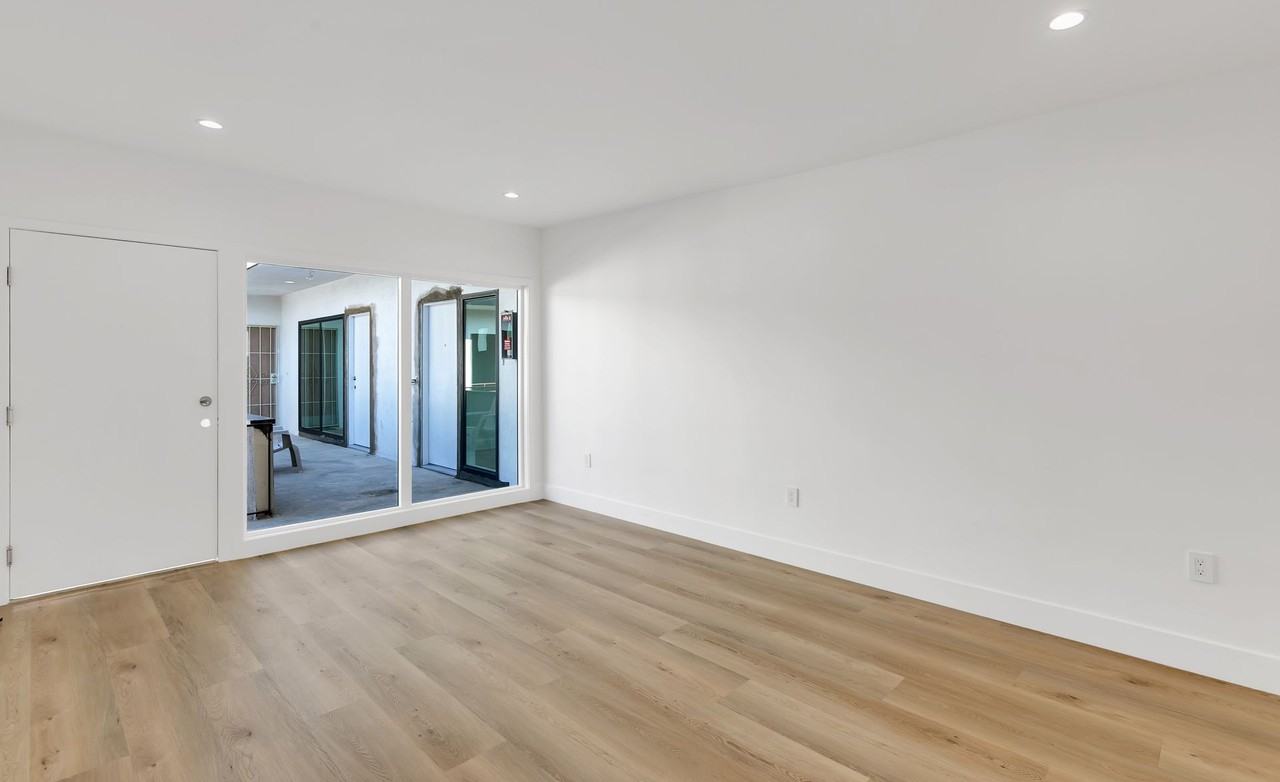 8355 Blackburn Ave - Photo 7 of 16