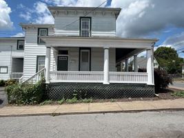 featured image of 702 Nelson St