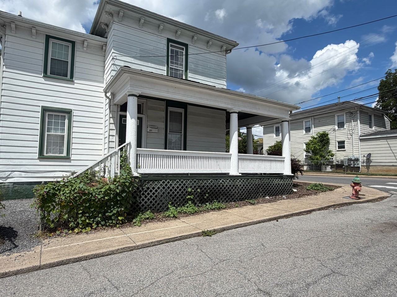 702 Nelson St - Photo 2 of 21