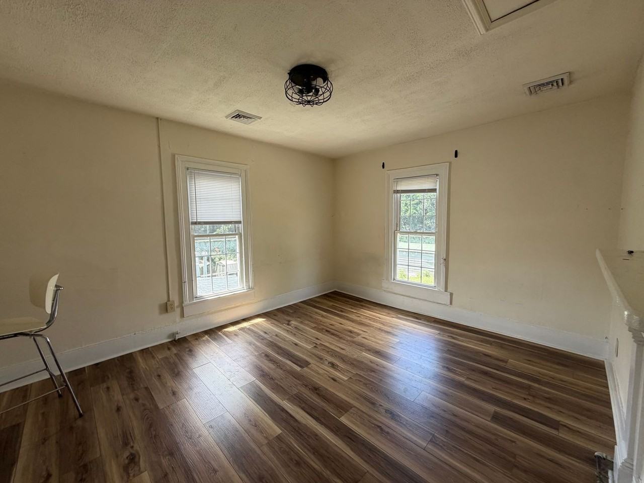 702 Nelson St - Photo 6 of 21