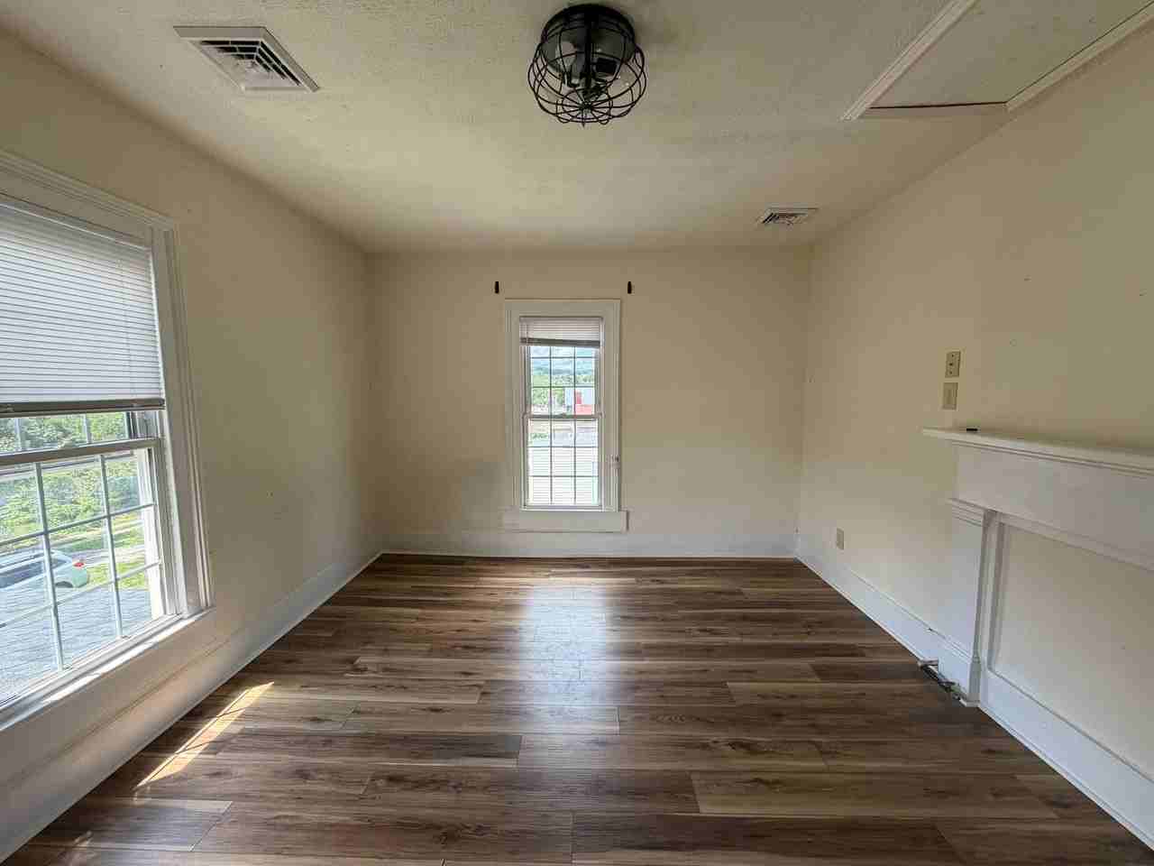 702 Nelson St - Photo 7 of 21