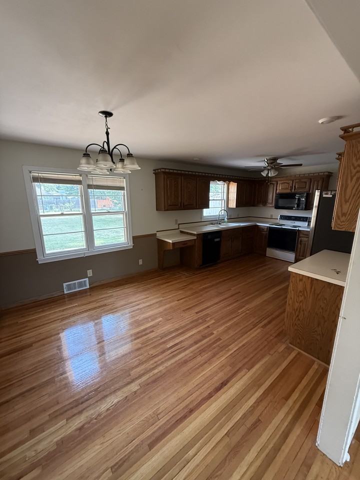 604 W 20th Ave #1 - Photo 3 of 12