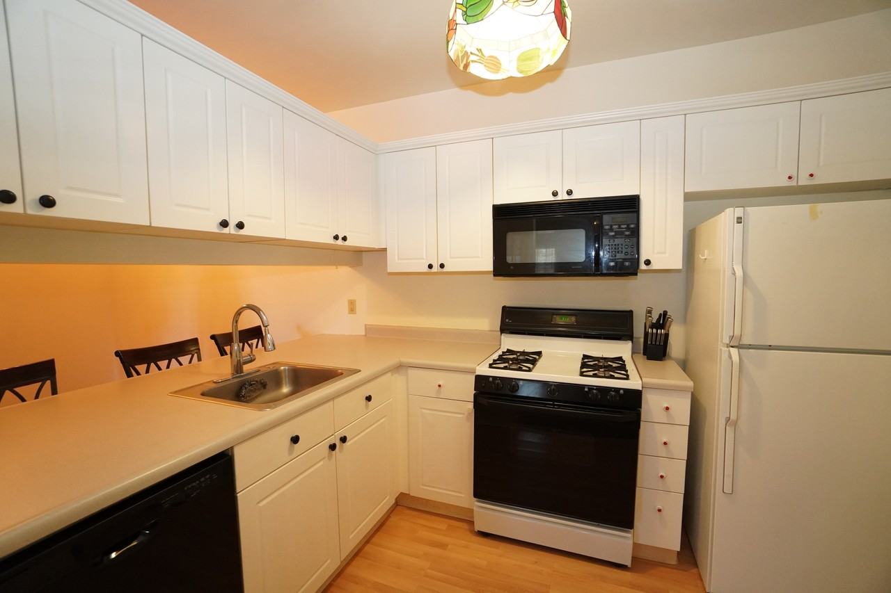 2445 Old Greentree Rd #1 - Photo 3 of 9