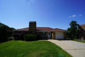 featured image of 1092 Greentree Rd #1