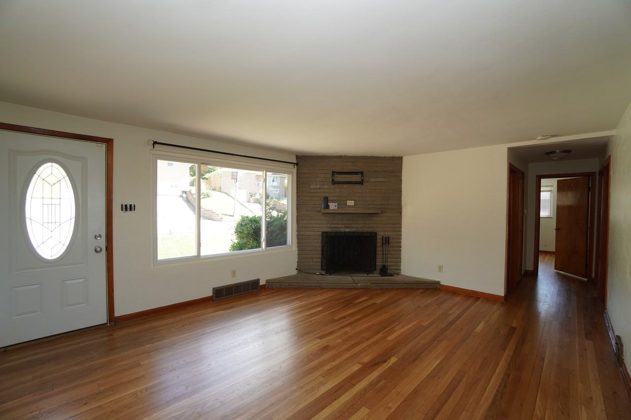 1092 Greentree Rd #1 - Photo 2 of 9